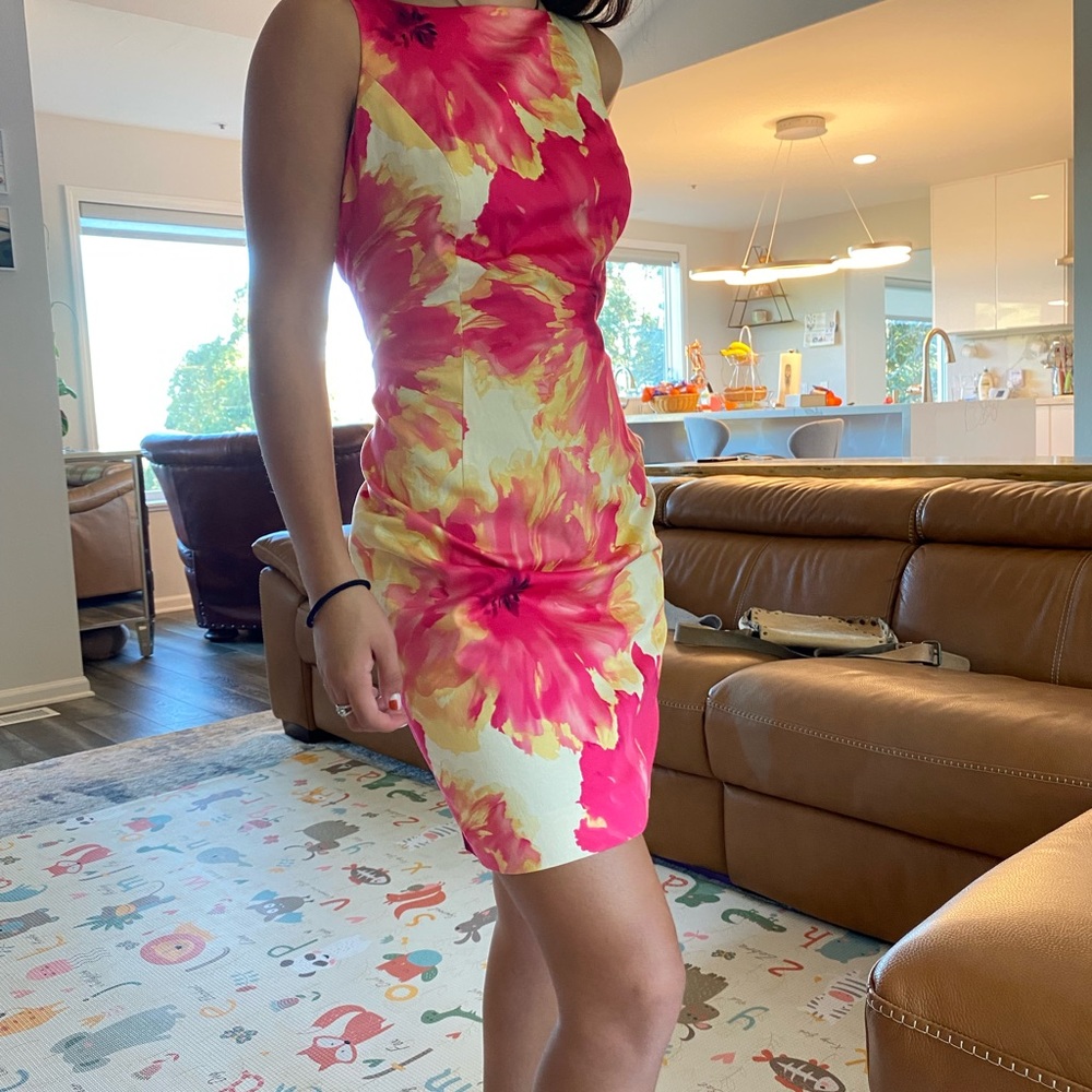 Beautiful floral shift dress.